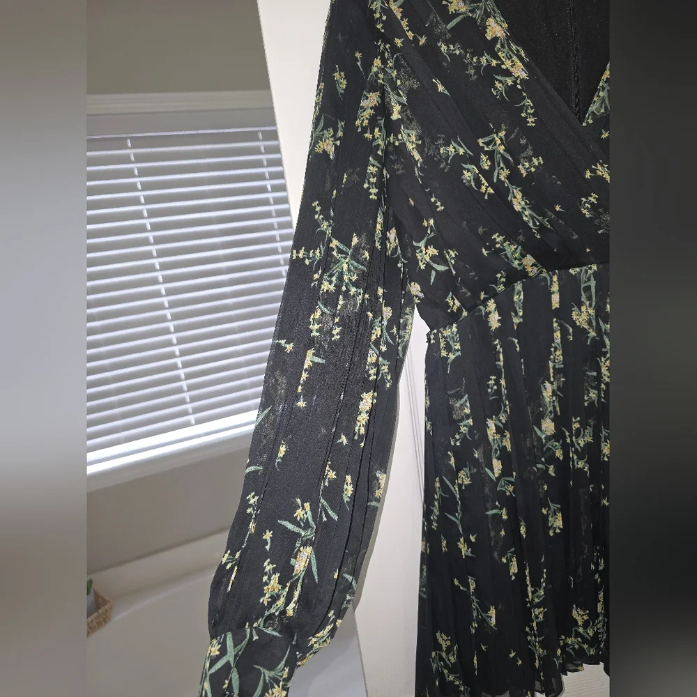 Ted Baker Black Floral Pleated Mini Dress Size 10 - Picture 7 of 10